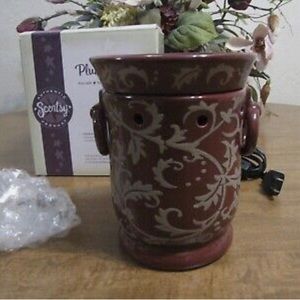 Scentsy Plum Garland Full Size Warmer. Brand New In Box.